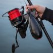 Detaljan prikaz Spomb E Reel 12000 spod role za Spomb i spod rakete s prijenosom 5.7:1, uvlačenjem 124 cm i kočnicom od 18 kg.