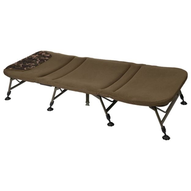 Fox Flatliner X MF8 premium ležaljka za ribolov s 8 nogu i 60 mm Memory Foam madracem za maksimalnu udobnost tijekom šaranskog ribolova.